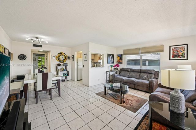 126 Canterbury E 126, West Palm Beach, FL 33417