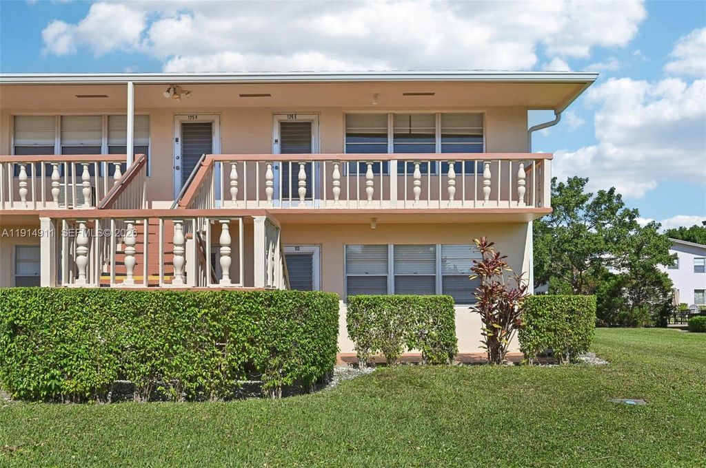 126 Canterbury E 126, West Palm Beach, FL 33417
