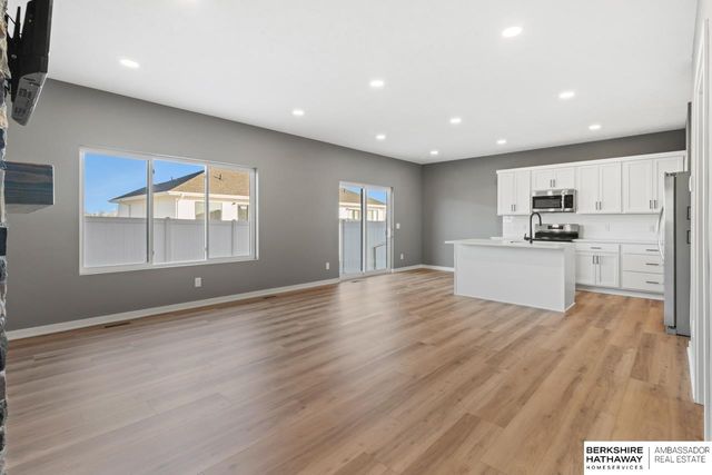 14812 Willow Street, Bennington, NE 68007