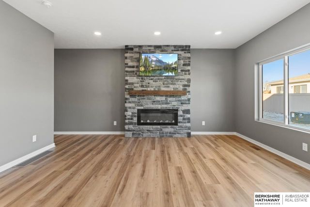 14812 Willow Street, Bennington, NE 68007