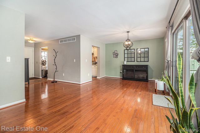 22717 Cranbrooke Drive, Novi, MI 48375