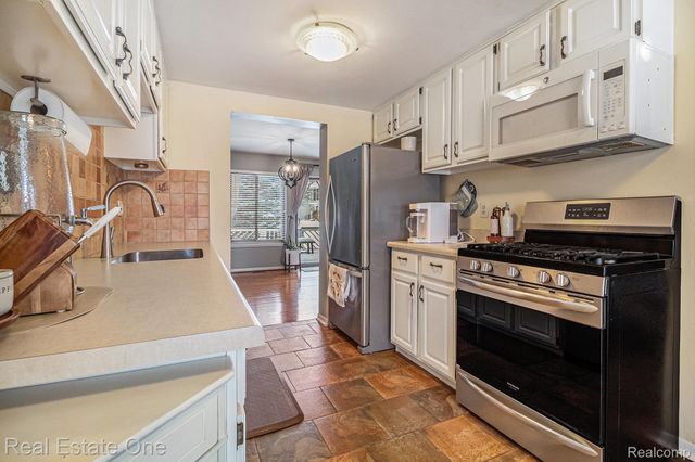 22717 Cranbrooke Drive, Novi, MI 48375