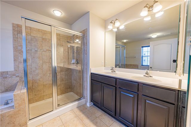 10 Roosevelt Dr, Kennedy Twp, PA 15136