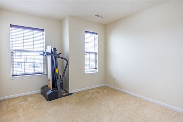 10 Roosevelt Dr, Kennedy Twp, PA 15136