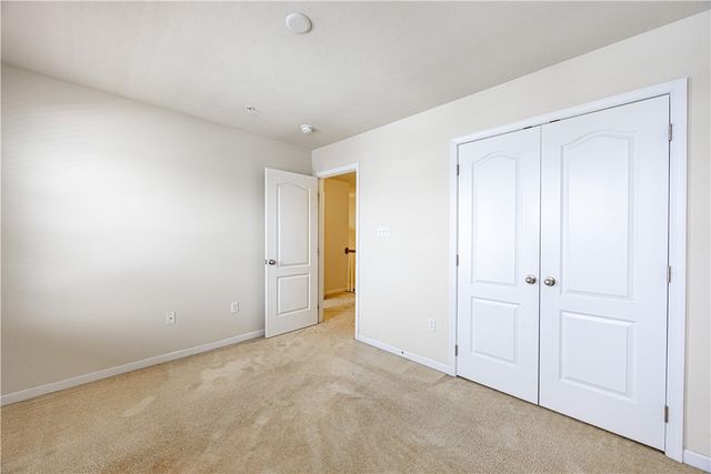 10 Roosevelt Dr, Kennedy Twp, PA 15136