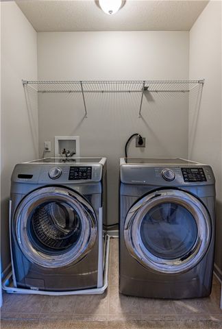 10 Roosevelt Dr, Kennedy Twp, PA 15136