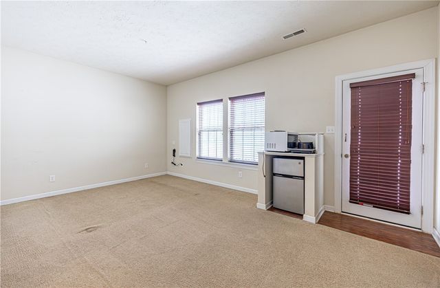 10 Roosevelt Dr, Kennedy Twp, PA 15136