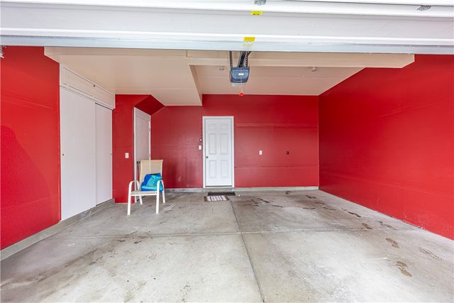 10 Roosevelt Dr, Kennedy Twp, PA 15136