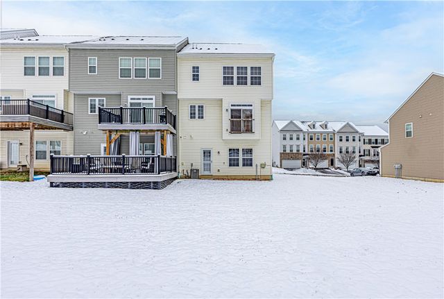 10 Roosevelt Dr, Kennedy Twp, PA 15136