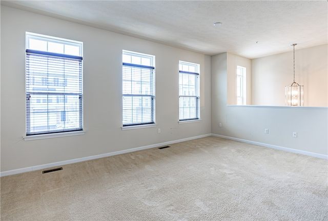 10 Roosevelt Dr, Kennedy Twp, PA 15136