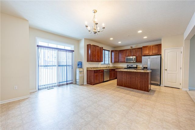 10 Roosevelt Dr, Kennedy Twp, PA 15136