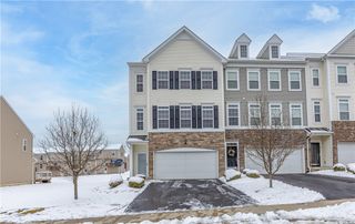 10 Roosevelt Dr, Kennedy Twp, PA 15136