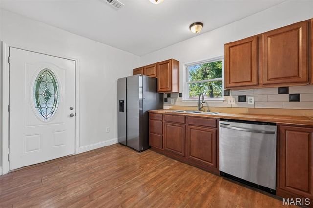 129 E Pacific Street, Pacific, MO 63069