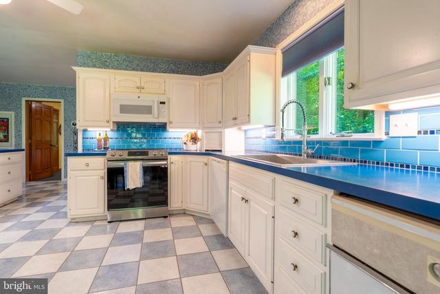 274 WISSINGER RD, Boyertown, PA 19512