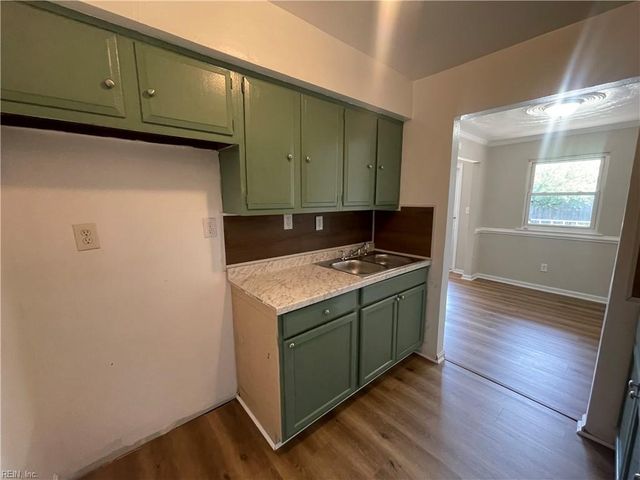 719 Marvin Ave Apt 105, Norfolk, VA 23518