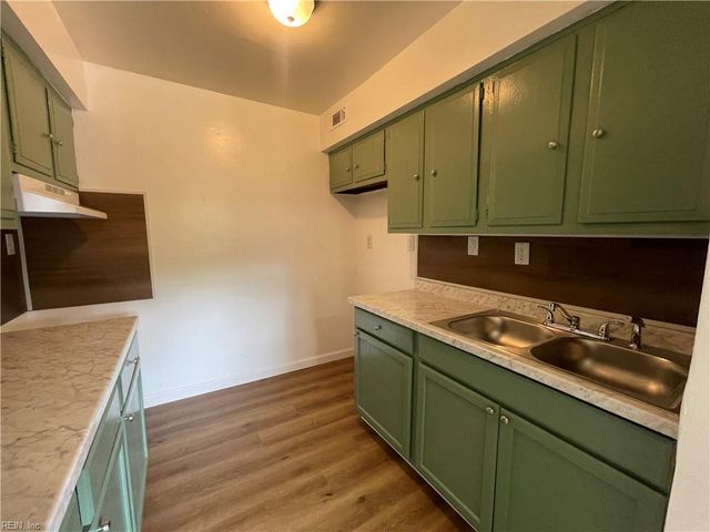 719 Marvin Ave Apt 105, Norfolk, VA 23518