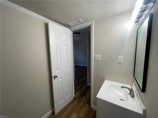 719 Marvin Ave Apt 105, Norfolk, VA 23518