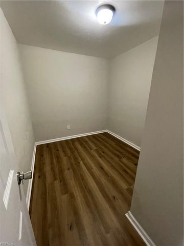 719 Marvin Ave Apt 105, Norfolk, VA 23518