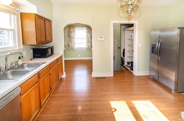 2016 E Blackford Avenue, Evansville, IN 47714