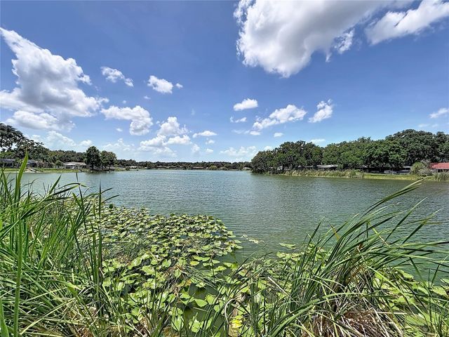 912 SHANGRI LA DRIVE, Seffner, FL 33584