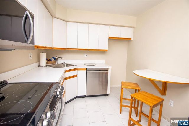 507 Windsor Drive 107, Palisades Park, NJ 07650