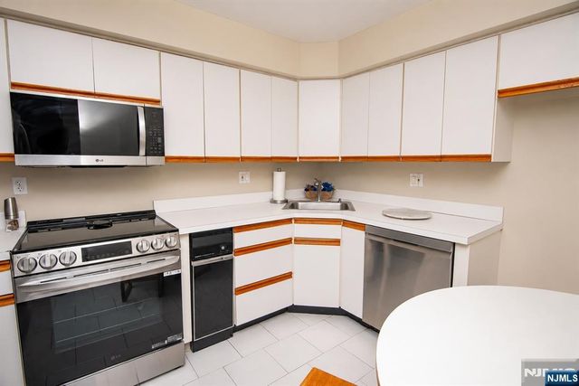 507 Windsor Drive 107, Palisades Park, NJ 07650