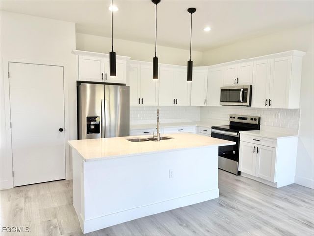 8304 Lena CT, Labelle, FL 33935