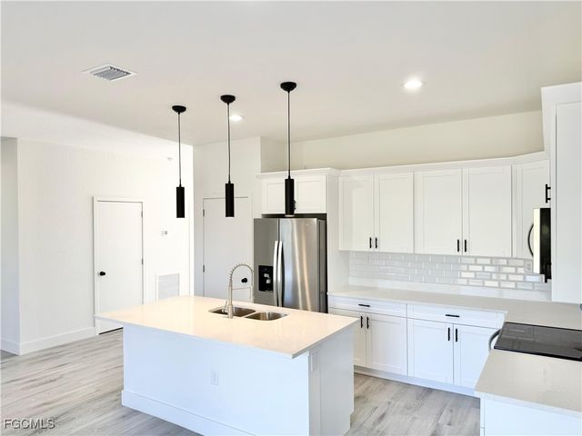 8304 Lena CT, Labelle, FL 33935