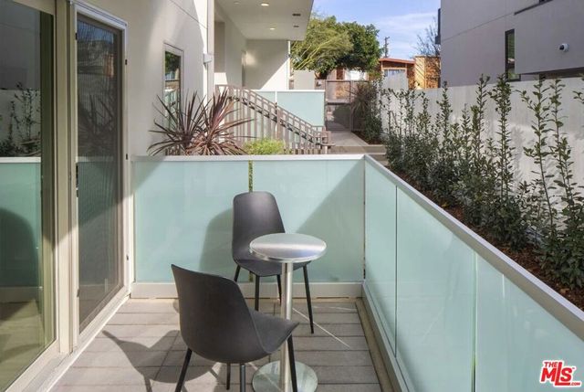 1421 Barry Avenue, Los Angeles, CA 90025