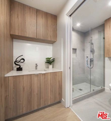 1421 Barry Avenue, Los Angeles, CA 90025