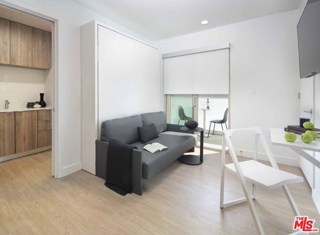 1421 Barry Avenue, Los Angeles, CA 90025