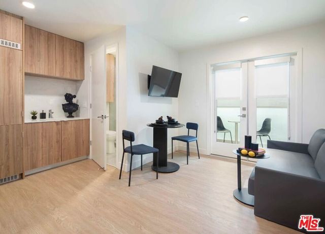 1421 Barry Avenue, Los Angeles, CA 90025