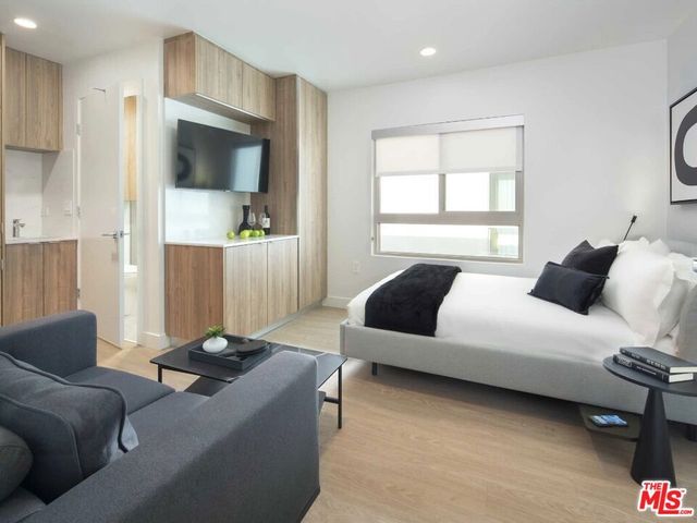 1421 Barry Avenue, Los Angeles, CA 90025