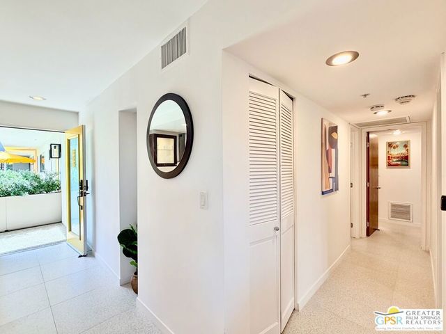 588 E San Lorenzo Road 104, Palm Springs, CA 92264