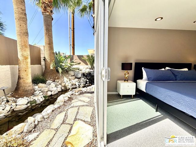 588 E San Lorenzo Road 104, Palm Springs, CA 92264