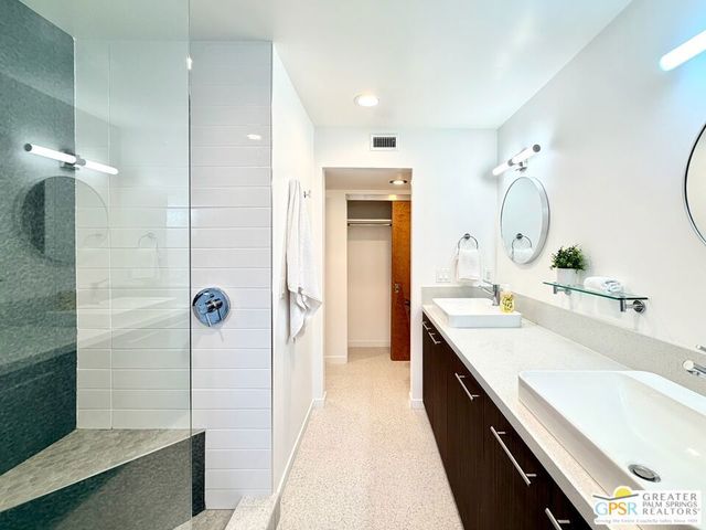588 E San Lorenzo Road 104, Palm Springs, CA 92264
