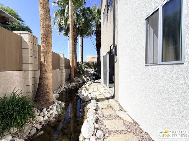 588 E San Lorenzo Road 104, Palm Springs, CA 92264