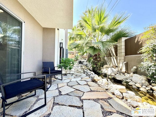 588 E San Lorenzo Road 104, Palm Springs, CA 92264
