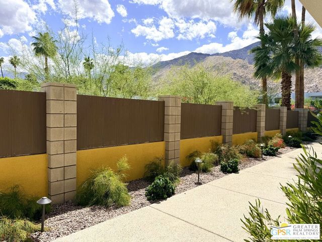 588 E San Lorenzo Road 104, Palm Springs, CA 92264