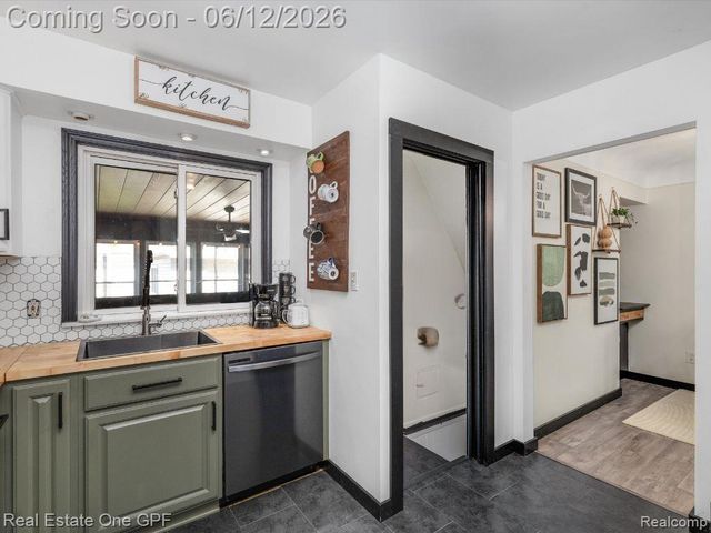 21701 Chalon Street, St. Clair Shores, MI 48080