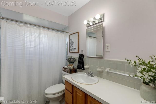 21701 Chalon Street, St. Clair Shores, MI 48080
