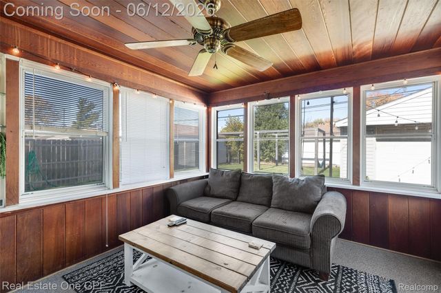 21701 Chalon Street, St. Clair Shores, MI 48080