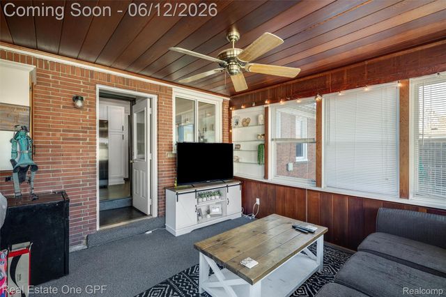 21701 Chalon Street, St. Clair Shores, MI 48080