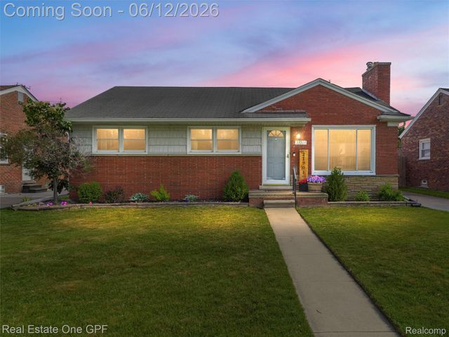 21701 Chalon Street, St. Clair Shores, MI 48080