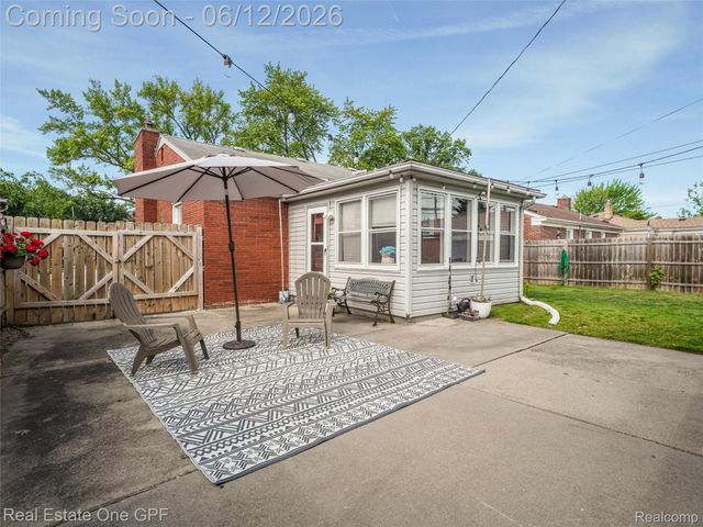 21701 Chalon Street, St. Clair Shores, MI 48080