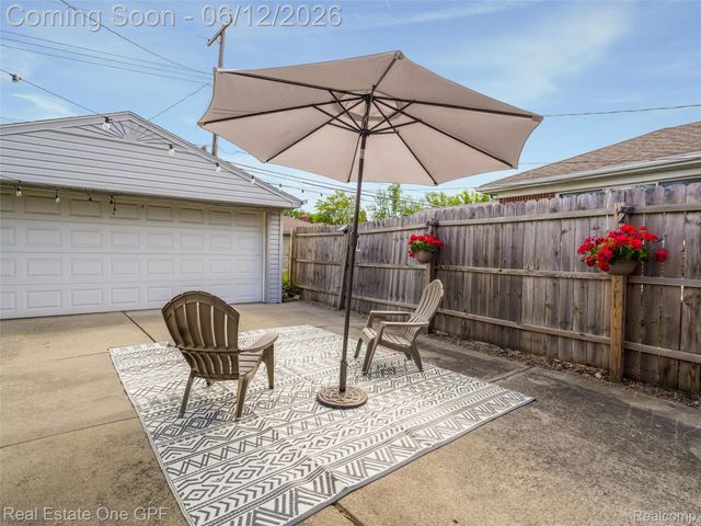 21701 Chalon Street, St. Clair Shores, MI 48080
