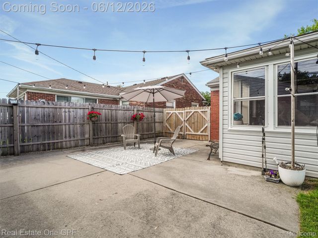 21701 Chalon Street, St. Clair Shores, MI 48080