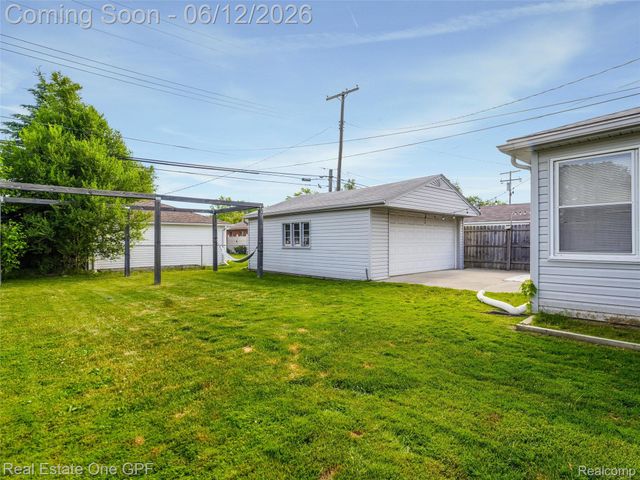 21701 Chalon Street, St. Clair Shores, MI 48080