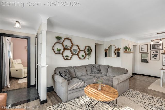 21701 Chalon Street, St. Clair Shores, MI 48080