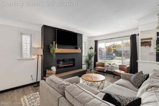 21701 Chalon Street, St. Clair Shores, MI 48080